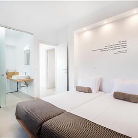 4 bedroom villa with infinity pool and sea view in Perithia, Corfu, sleeps 9